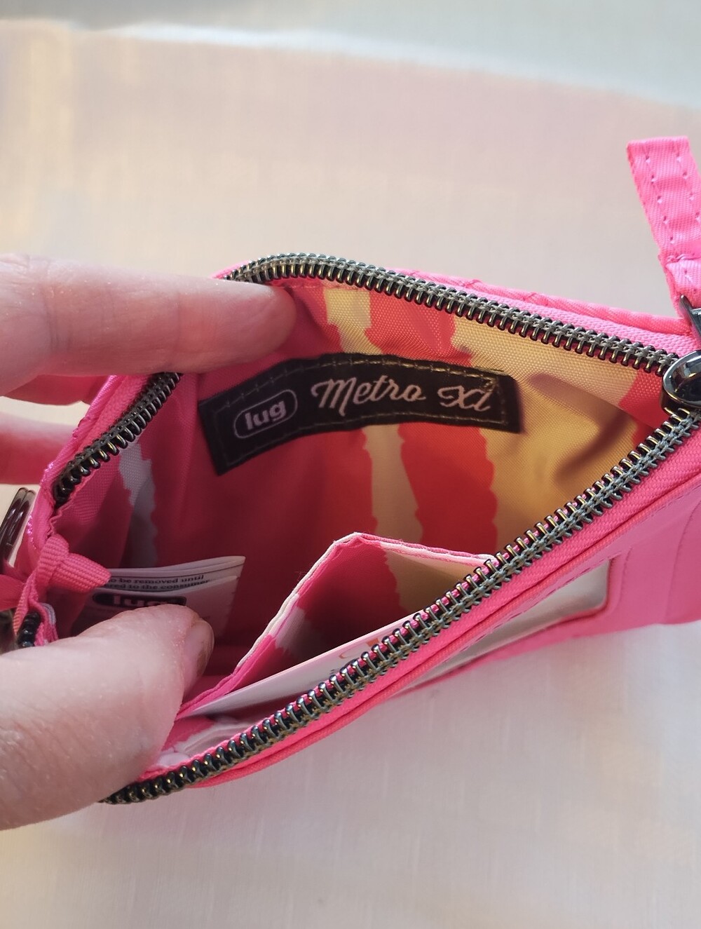 NWT LUG METRO XL Magenta - Picture 3 of 3